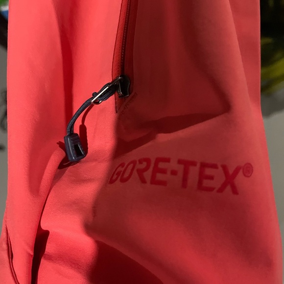 Patagonia Untracked Gore Tex ski jacket. - Picture 2 of 4